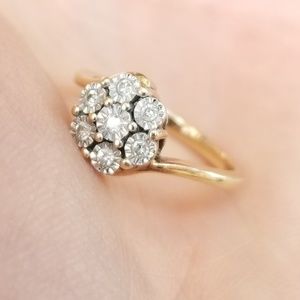 Diamond ring in yellow gold